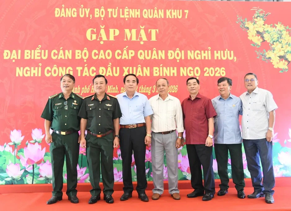 Quân khu 7 gặp mặt hơn 800 cán bộ cao cấp quân đội nghỉ hưu, nghỉ công tác Quân khu 7 gặp mặt hơn 800 cán bộ cao cấp quân đội nghỉ hưu, nghỉ công tác