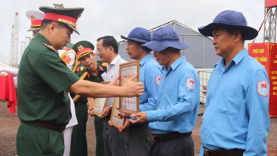Quân khu 7 khen thưởng lực lượng tìm kiếm, quy tập 26 hài cốt liệt sĩ ở Đồng Nai Quân khu 7 khen thưởng lực lượng tìm kiếm, quy tập 26 hài cốt liệt sĩ ở Đồng Nai