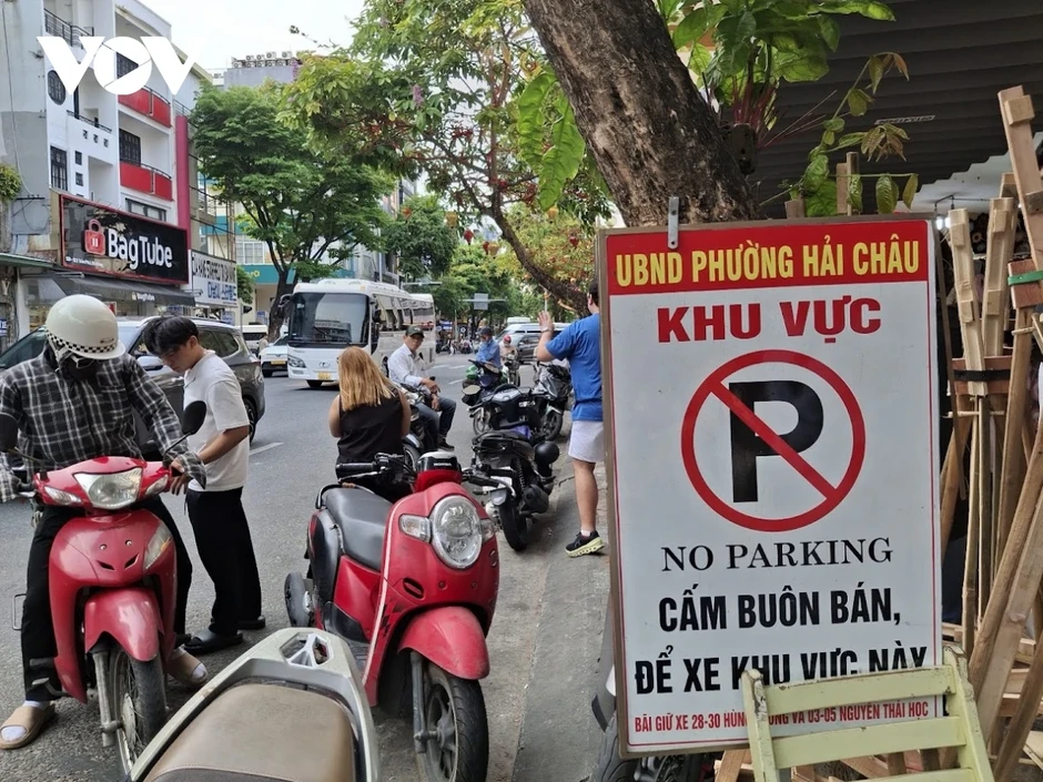 Quản lý vỉa hè ở Đà Nẵng: Giải pháp “mét vuông sinh lời”- “mét vuông sinh tồn” Quản lý vỉa hè ở Đà Nẵng: Giải pháp “mét vuông sinh lời”- “mét vuông sinh tồn”