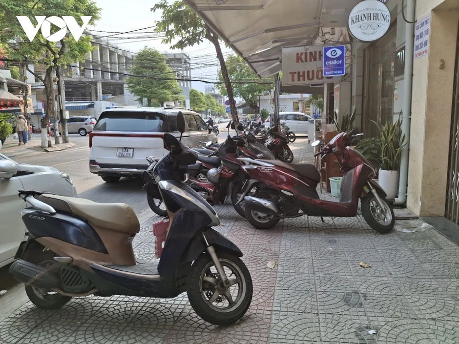 Quản lý vỉa hè ở Đà Nẵng: Giải pháp “mét vuông sinh lời”- “mét vuông sinh tồn” Quản lý vỉa hè ở Đà Nẵng: Giải pháp “mét vuông sinh lời”- “mét vuông sinh tồn”