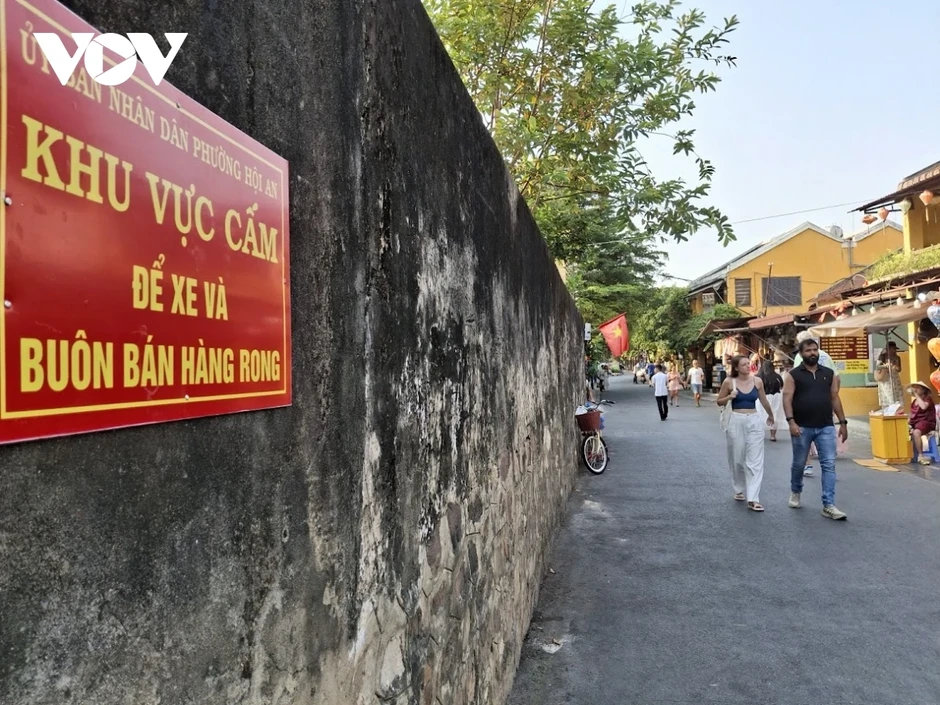 Quản lý vỉa hè ở Đà Nẵng: Giải pháp “mét vuông sinh lời”- “mét vuông sinh tồn” Quản lý vỉa hè ở Đà Nẵng: Giải pháp “mét vuông sinh lời”- “mét vuông sinh tồn”