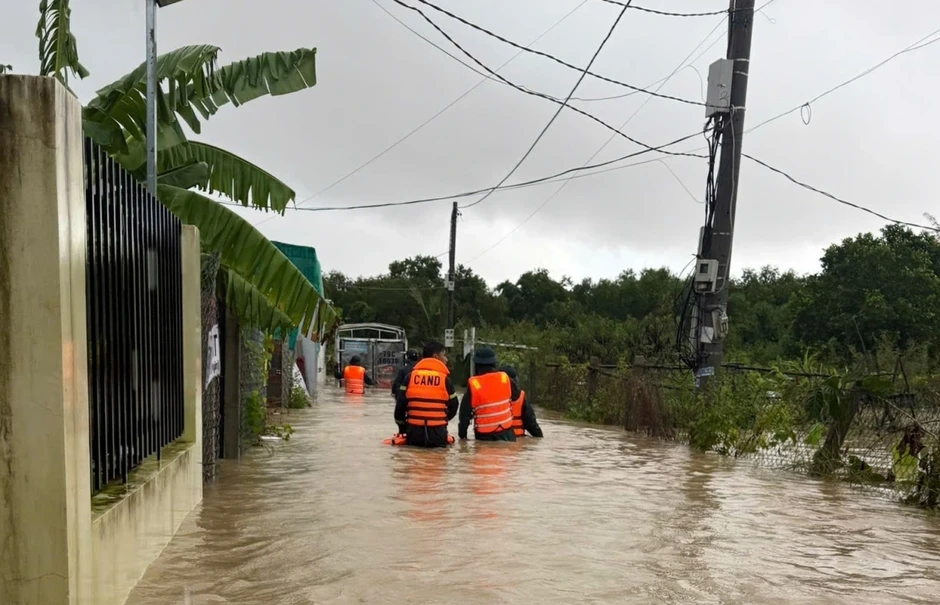 Quan trắc hôm nay - Bảo vệ ngày mai: Bài học từ mưa lũ Nam Trung bộ