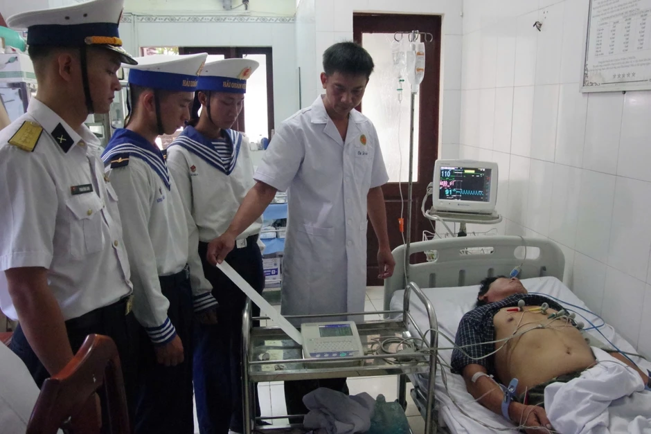 Quân y Trường Sa cấp cứu kịp thời ngư dân bị tắc mật Quân y Trường Sa cấp cứu kịp thời ngư dân bị tắc mật