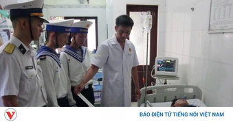 Quân y Trường Sa cấp cứu kịp thời ngư dân bị tắc mật