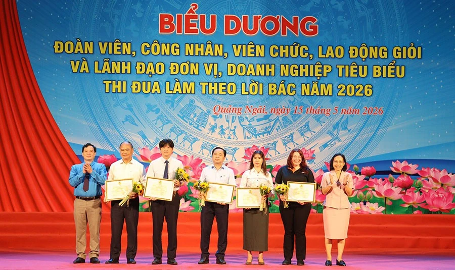Quảng Ngãi biểu dương tập thể, cá nhân tiêu biểu thi đua làm theo lời Bác Quảng Ngãi biểu dương tập thể, cá nhân tiêu biểu thi đua làm theo lời Bác