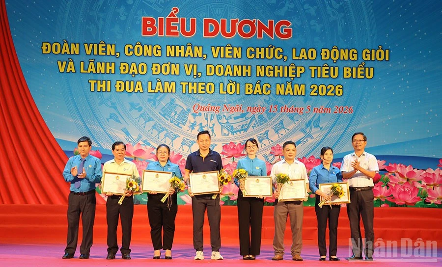 Quảng Ngãi biểu dương tập thể, cá nhân tiêu biểu thi đua làm theo lời Bác Quảng Ngãi biểu dương tập thể, cá nhân tiêu biểu thi đua làm theo lời Bác