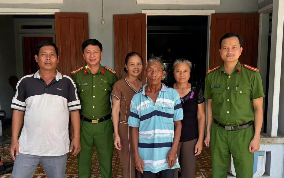 Quảng Ngãi: Công an giúp một gia đình đoàn tụ sau 35 năm thất lạc Quảng Ngãi: Công an giúp một gia đình đoàn tụ sau 35 năm thất lạc
