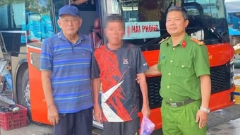 Quảng Ngãi: Công an giúp người đàn ông đi lạc hơn 650km về nhà