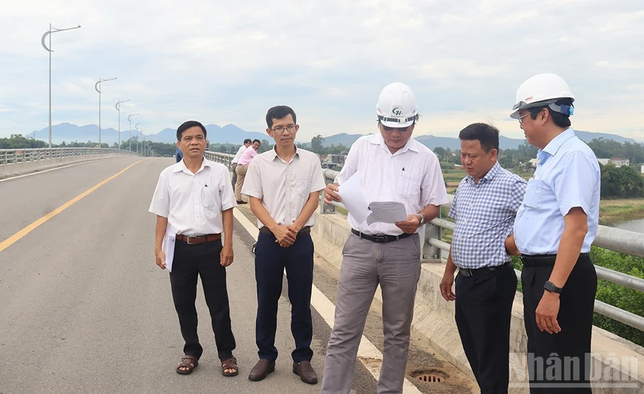Quảng Ngãi đưa cầu Thạch An bắc qua sông Trà Bồng vào sử dụng