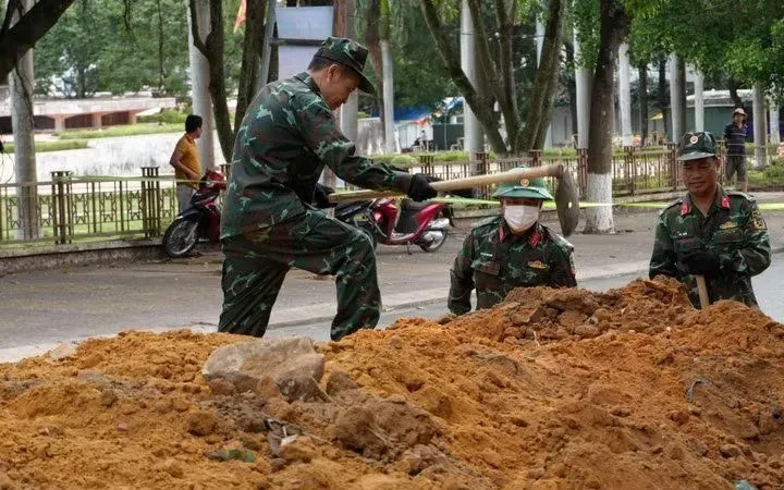 Quảng Ngãi khai quật, tìm kiếm hài cốt liệt sĩ trên đường Trường Chinh Quảng Ngãi khai quật, tìm kiếm hài cốt liệt sĩ trên đường Trường Chinh