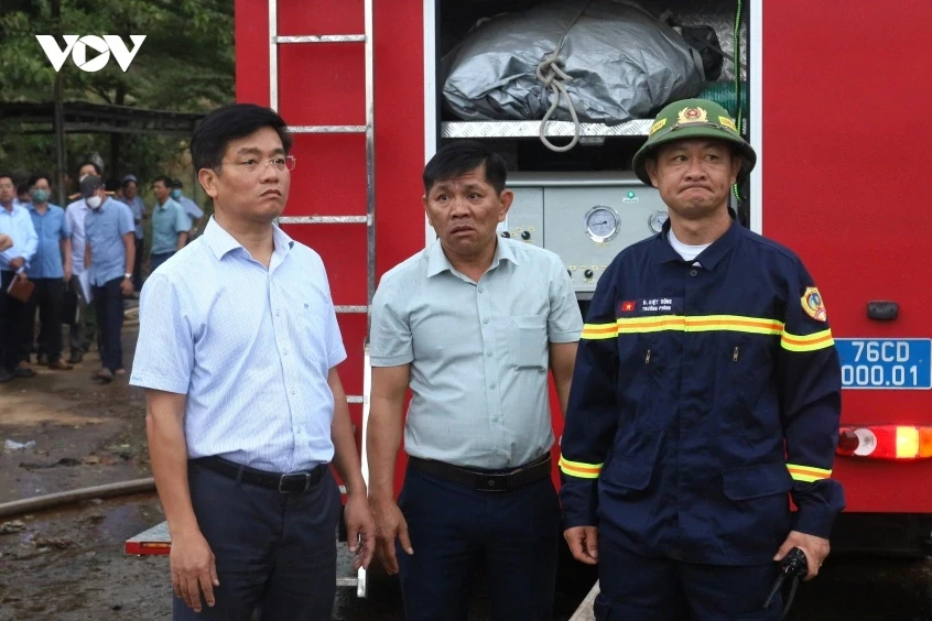 Quảng Ngãi khẩn trương khống chế cháy bãi rác Nghĩa Kỳ Quảng Ngãi khẩn trương khống chế cháy bãi rác Nghĩa Kỳ