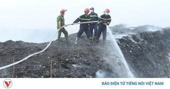 Quảng Ngãi khẩn trương khống chế cháy bãi rác Nghĩa Kỳ