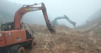 Quảng Ngãi: Liên tiếp sạt lở tuyến đường tránh đèo Măng Rơi