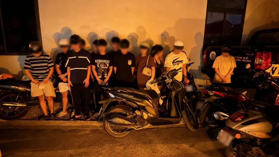 Quảng Ngãi: Ngăn chặn hơn 220 thanh thiếu niên tụ tập, có biểu hiện đua xe trái phép Quảng Ngãi: Ngăn chặn hơn 220 thanh thiếu niên tụ tập, có biểu hiện đua xe trái phép