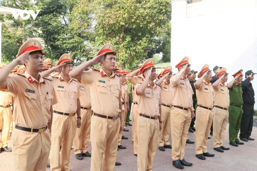 Quảng Ngãi ra quân bảo đảm an toàn giao thông dịp hè Quảng Ngãi ra quân bảo đảm an toàn giao thông dịp hè