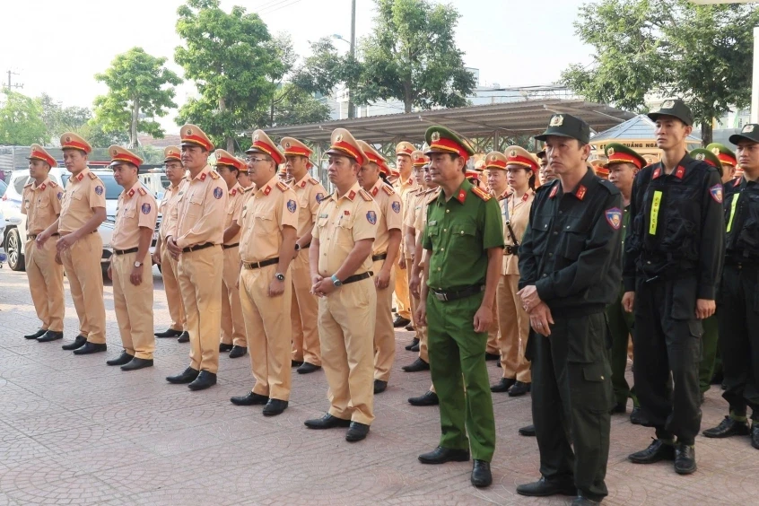 Quảng Ngãi ra quân bảo đảm an toàn giao thông dịp hè Quảng Ngãi ra quân bảo đảm an toàn giao thông dịp hè