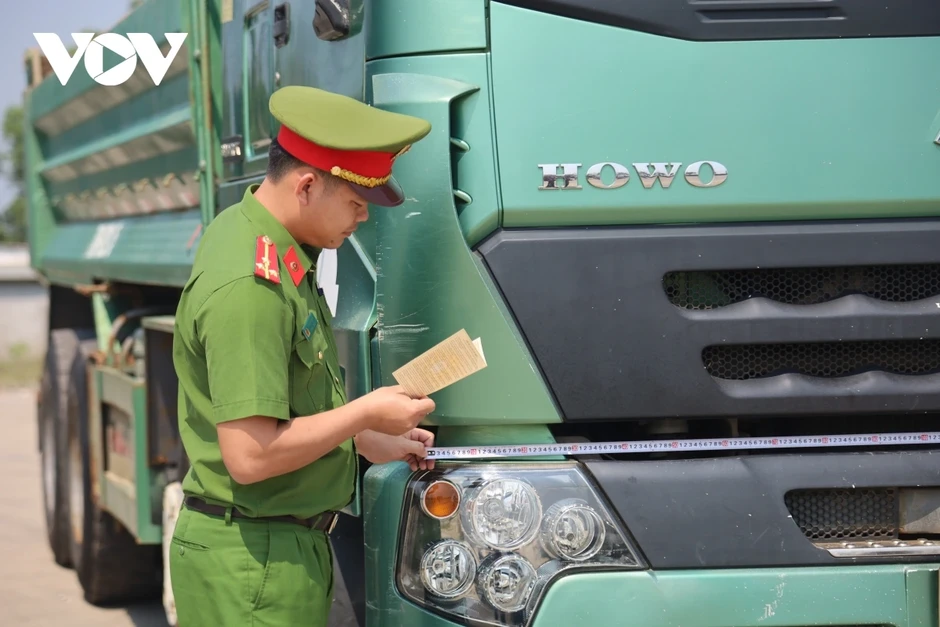 Quảng Ngãi siết quản lý xe tải tự đổ, ngăn chặn vi phạm tải trọng Quảng Ngãi siết quản lý xe tải tự đổ, ngăn chặn vi phạm tải trọng