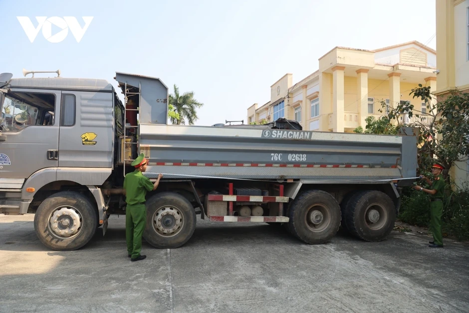 Quảng Ngãi siết quản lý xe tải tự đổ, ngăn chặn vi phạm tải trọng Quảng Ngãi siết quản lý xe tải tự đổ, ngăn chặn vi phạm tải trọng