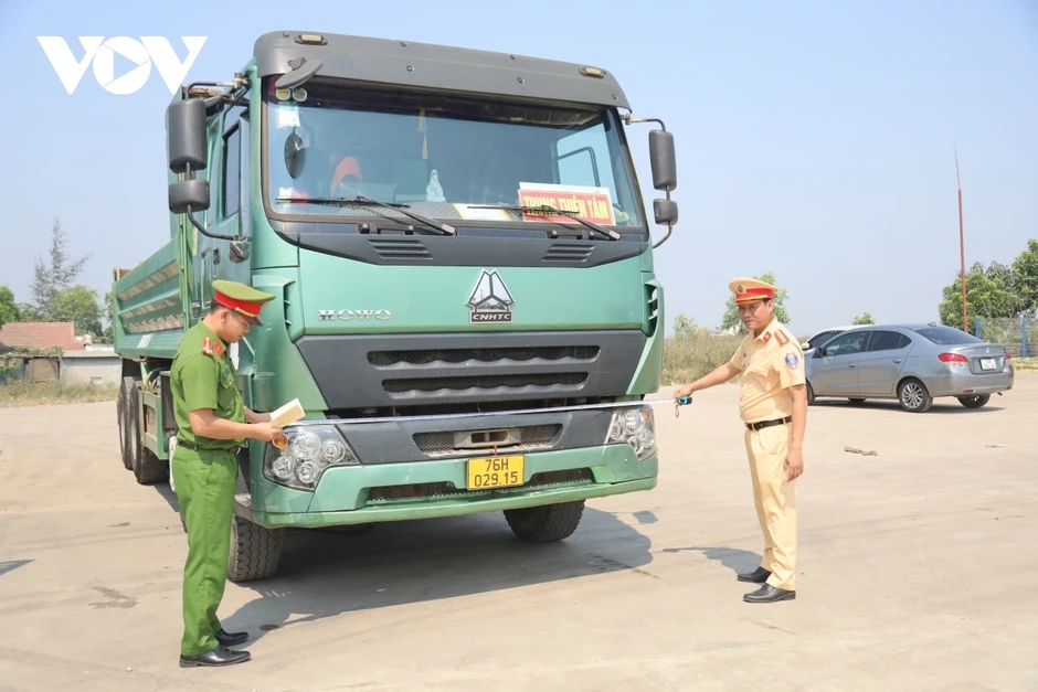 Quảng Ngãi siết quản lý xe tải tự đổ, ngăn chặn vi phạm tải trọng Quảng Ngãi siết quản lý xe tải tự đổ, ngăn chặn vi phạm tải trọng
