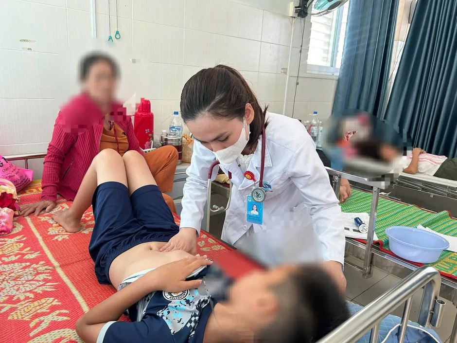 Quảng Ngãi: Tạm dừng cơ sở bánh mì nghi gây ngộ độc Quảng Ngãi: Tạm dừng cơ sở bánh mì nghi gây ngộ độc