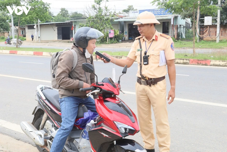 Quảng Ngãi xử lý hơn 13.400 trường hợp vi phạm giao thông, phạt hơn 35 tỷ đồng Quảng Ngãi xử lý hơn 13.400 trường hợp vi phạm giao thông, phạt hơn 35 tỷ đồng
