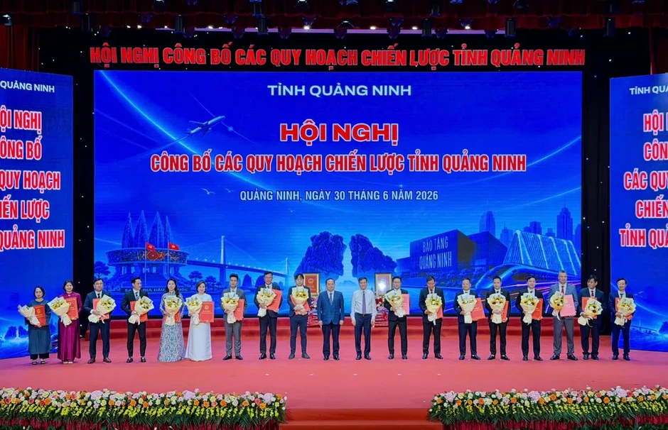 Quảng Ninh công bố 5 quy hoạch chiến lược, đón làn sóng đầu tư 45.000 tỷ đồng Quảng Ninh công bố 5 quy hoạch chiến lược, đón làn sóng đầu tư 45.000 tỷ đồng