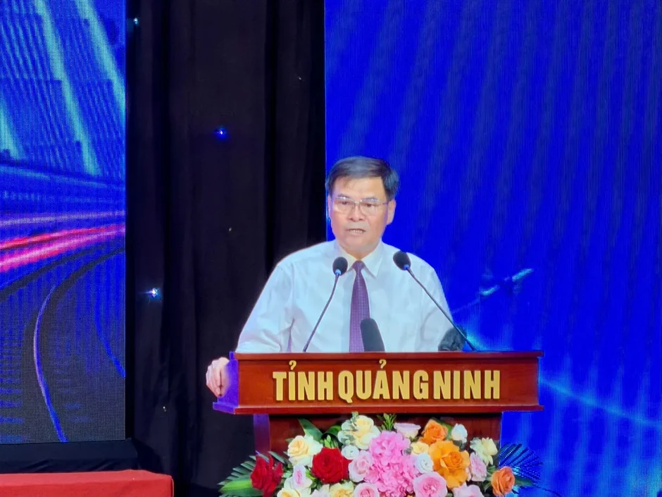 Quảng Ninh công bố 5 quy hoạch chiến lược, đón làn sóng đầu tư 45.000 tỷ đồng Quảng Ninh công bố 5 quy hoạch chiến lược, đón làn sóng đầu tư 45.000 tỷ đồng