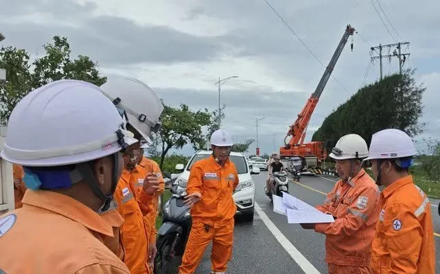 Quảng Ninh hoàn thành khắc phục sự cố điện sau bão số 1 Quảng Ninh hoàn thành khắc phục sự cố điện sau bão số 1