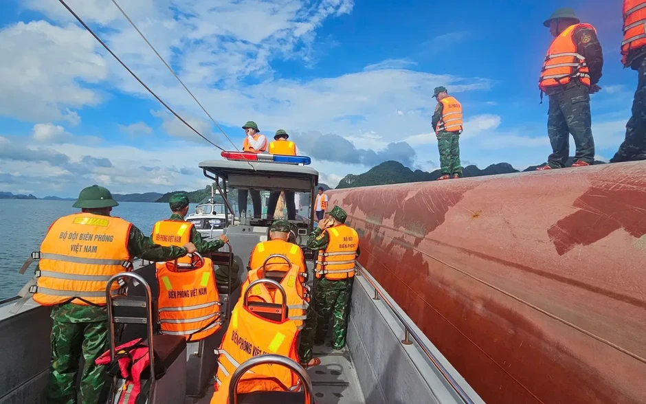 Quảng Ninh: Khẩn trương tìm kiếm nạn nhân cuối cùng vụ lật tàu HP-4914 Quảng Ninh: Khẩn trương tìm kiếm nạn nhân cuối cùng vụ lật tàu HP-4914