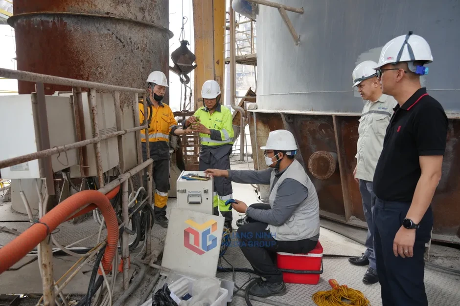 Quảng Ninh lấy mẫu khí thải sau phản ánh về Nhà máy xi măng Lam Thạch Quảng Ninh lấy mẫu khí thải sau phản ánh về Nhà máy xi măng Lam Thạch
