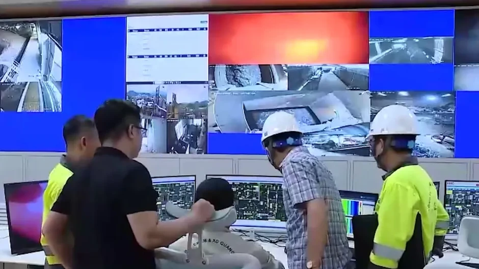Quảng Ninh lấy mẫu khí thải sau phản ánh về Nhà máy xi măng Lam Thạch Quảng Ninh lấy mẫu khí thải sau phản ánh về Nhà máy xi măng Lam Thạch