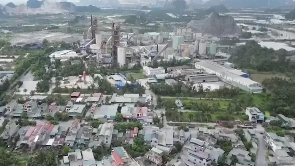 Quảng Ninh lấy mẫu khí thải sau phản ánh về Nhà máy xi măng Lam Thạch Quảng Ninh lấy mẫu khí thải sau phản ánh về Nhà máy xi măng Lam Thạch