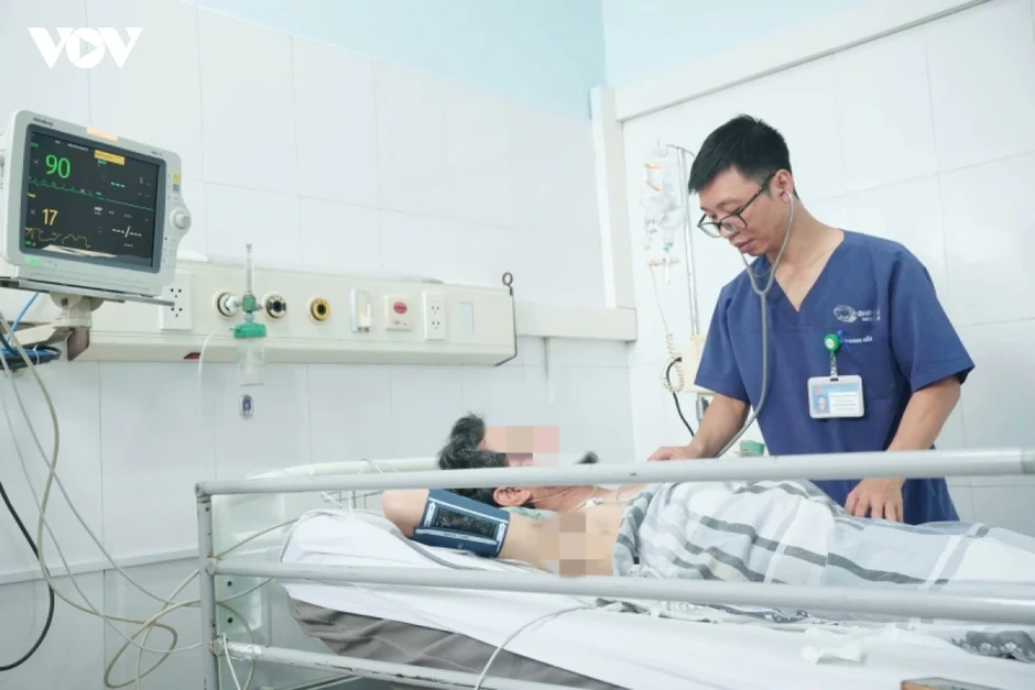 Quảng Ninh liên tiếp cấp cứu bệnh nhân sốc nhiệt giữa đợt nắng nóng Quảng Ninh liên tiếp cấp cứu bệnh nhân sốc nhiệt giữa đợt nắng nóng