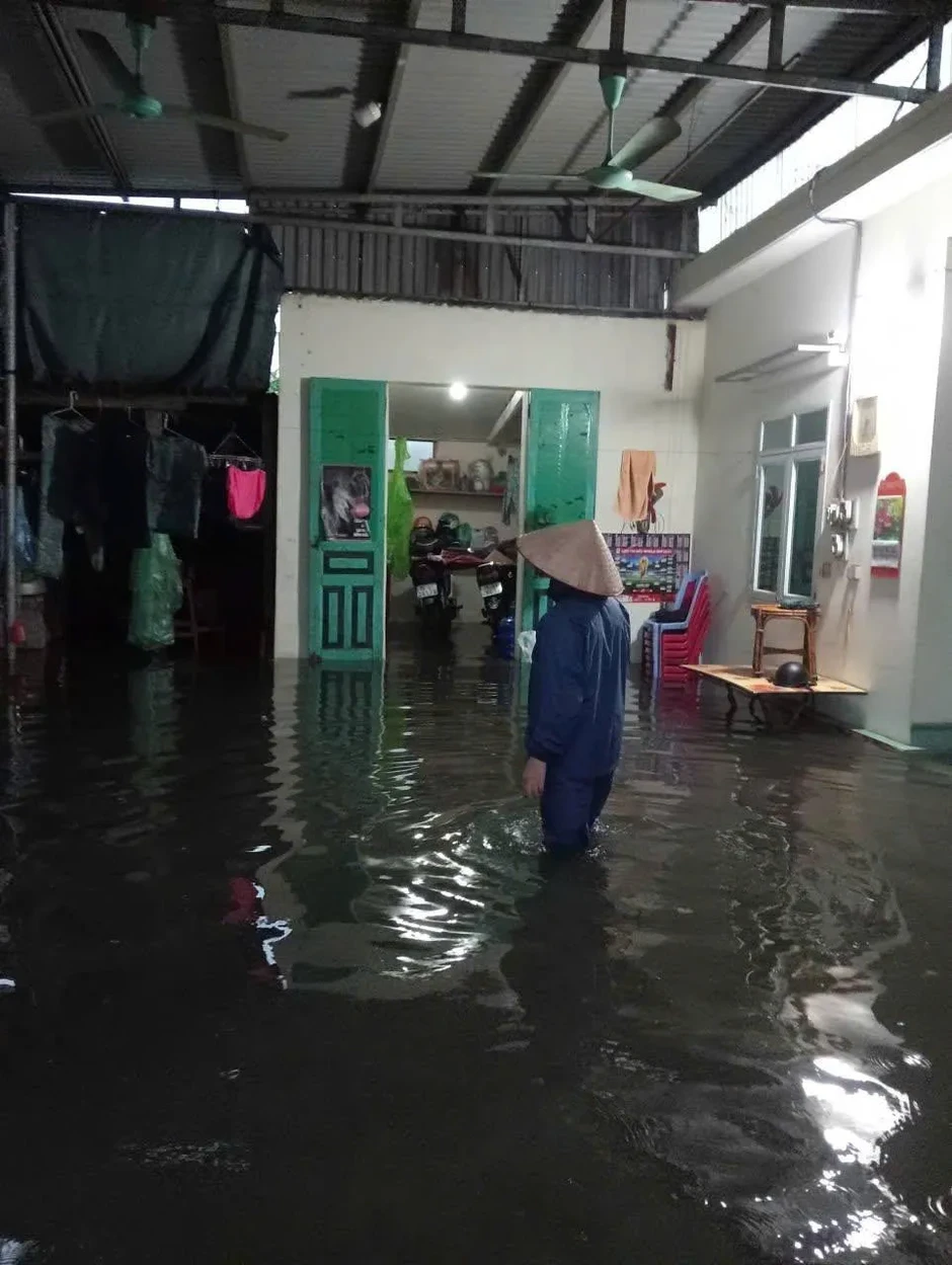 Quảng Ninh: Mưa lớn kéo dài gây ngập úng, nhiều ô tô mắc kẹt Quảng Ninh: Mưa lớn kéo dài gây ngập úng, nhiều ô tô mắc kẹt