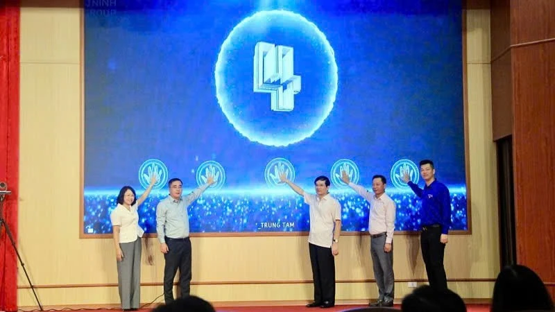 Quảng Ninh phát động phong trào thi đua hướng tới trở thành thành phố trực thuộc Trung ương Quảng Ninh phát động phong trào thi đua hướng tới trở thành thành phố trực thuộc Trung ương