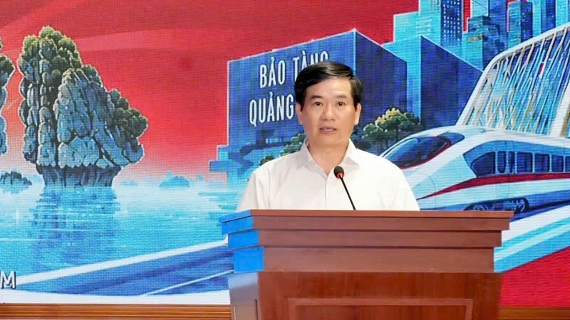 Quảng Ninh phát động phong trào thi đua hướng tới trở thành thành phố trực thuộc Trung ương Quảng Ninh phát động phong trào thi đua hướng tới trở thành thành phố trực thuộc Trung ương