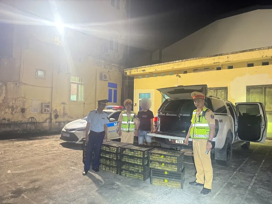Quảng Ninh phát hiện xe tải chở 100 hộp mỹ phẩm nghi nhập lậu