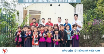Quảng Ninh thí điểm đưa đón học sinh đến trường bằng xe buýt điện
