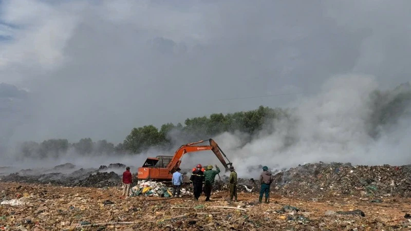 Quảng Trị chỉ đạo ngăn ngừa cháy tại các bãi rác dân sinh gây ô nhiễm môi trường Quảng Trị chỉ đạo ngăn ngừa cháy tại các bãi rác dân sinh gây ô nhiễm môi trường
