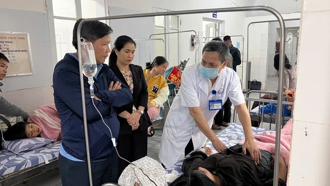 Quảng Trị: Hàng chục người nhập viện sau khi ăn bánh mì