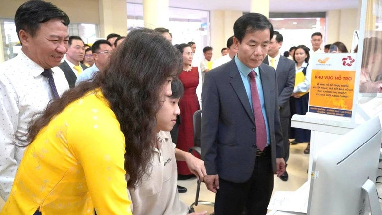 Quảng Trị: Khai trương dịch vụ bưu chính công ích trong giải quyết thủ tục hành chính Quảng Trị: Khai trương dịch vụ bưu chính công ích trong giải quyết thủ tục hành chính