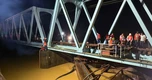 Quảng Trị: Khẩn cấp xử lý 3 sà lan trôi dạt, đâm cầu đường sắt Mỹ Chánh