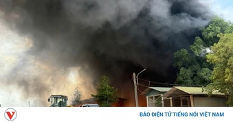 Quảng Trị nỗ lực khống chế vụ cháy bãi rác gần khu vực rừng trồng