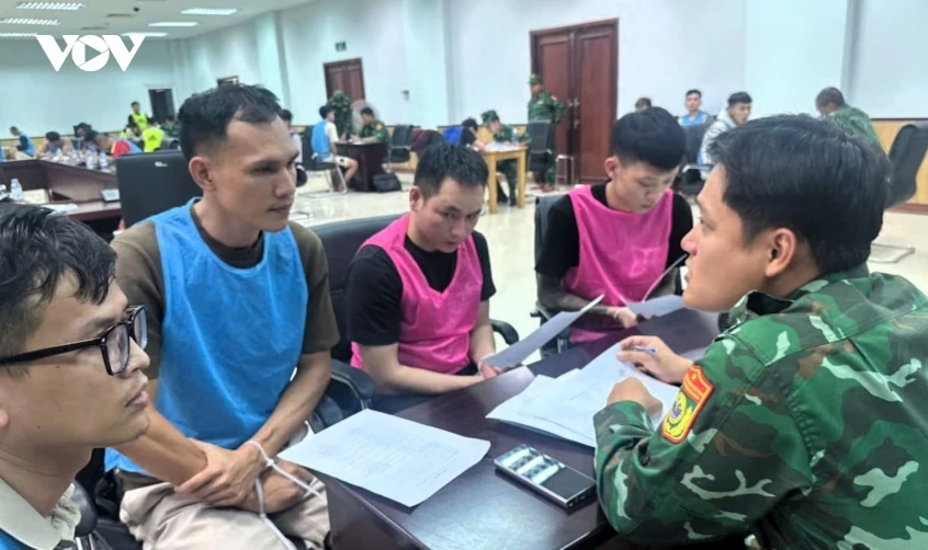 Quảng Trị tiếp nhận 56 công dân nghi đánh bạc, rửa tiền tại Lào Quảng Trị tiếp nhận 56 công dân nghi đánh bạc, rửa tiền tại Lào