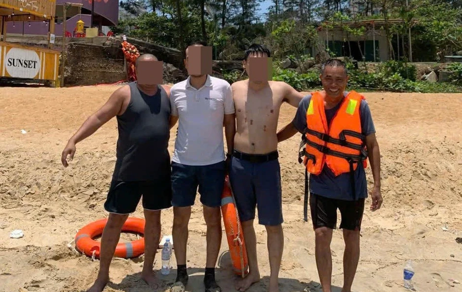Quảng Trị: Tìm thấy thi thể người cha mất tích khi cứu con khỏi sóng dữ Quảng Trị: Tìm thấy thi thể người cha mất tích khi cứu con khỏi sóng dữ