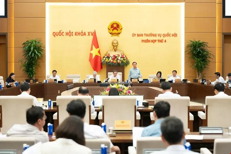 Quốc hội xem xét nghị quyết mới về giám sát hoạt động tư pháp Quốc hội xem xét nghị quyết mới về giám sát hoạt động tư pháp