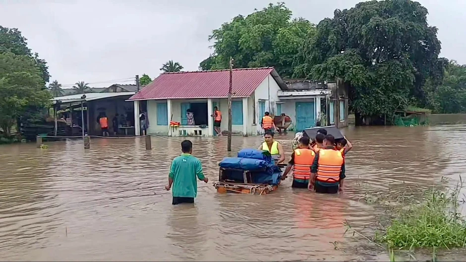Quốc lộ 1 qua Lâm Đồng vẫn còn ngập sâu Quốc lộ 1 qua Lâm Đồng vẫn còn ngập sâu