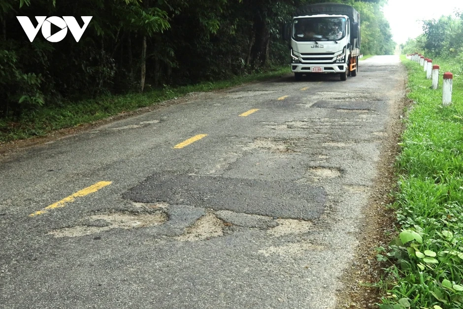 Quốc lộ 14C qua vùng biên giới Quảng Ngãi xuống cấp nghiêm trọng