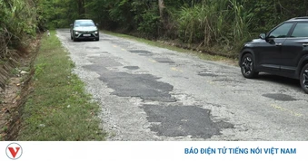 Quốc lộ 14C qua vùng biên giới Quảng Ngãi xuống cấp nghiêm trọng