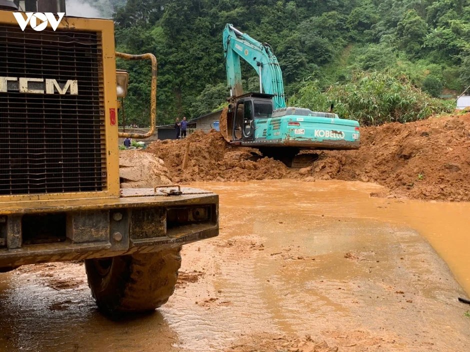 Quốc lộ 32 đoạn qua Khao Mang (Lào Cai) thông xe trở lại sau sạt lở Quốc lộ 32 đoạn qua Khao Mang (Lào Cai) thông xe trở lại sau sạt lở